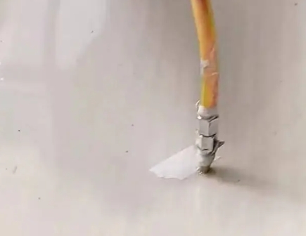 津市瓷砖空鼓维修公司专业解答在瓷砖铺贴过程中，如果使用的砂料过粗（如全部使用了粗砂），可能会导致以下问题
